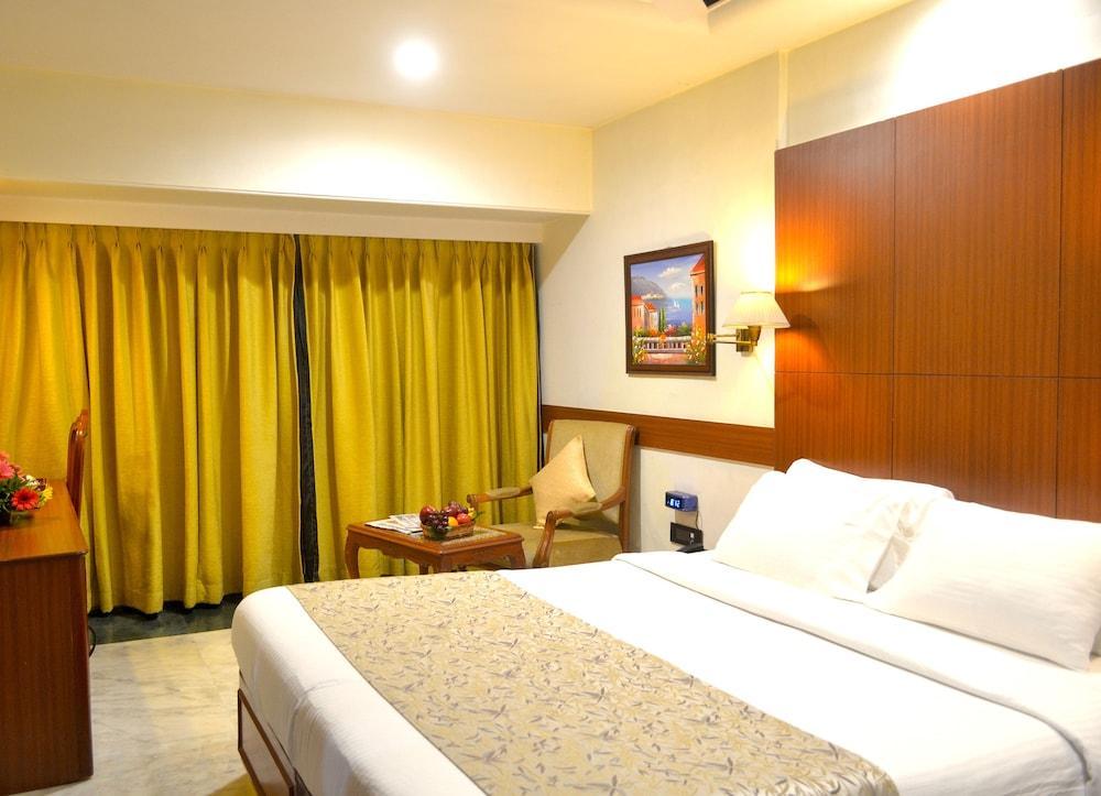 Club Emerald Mumbai Eksteriør bilde