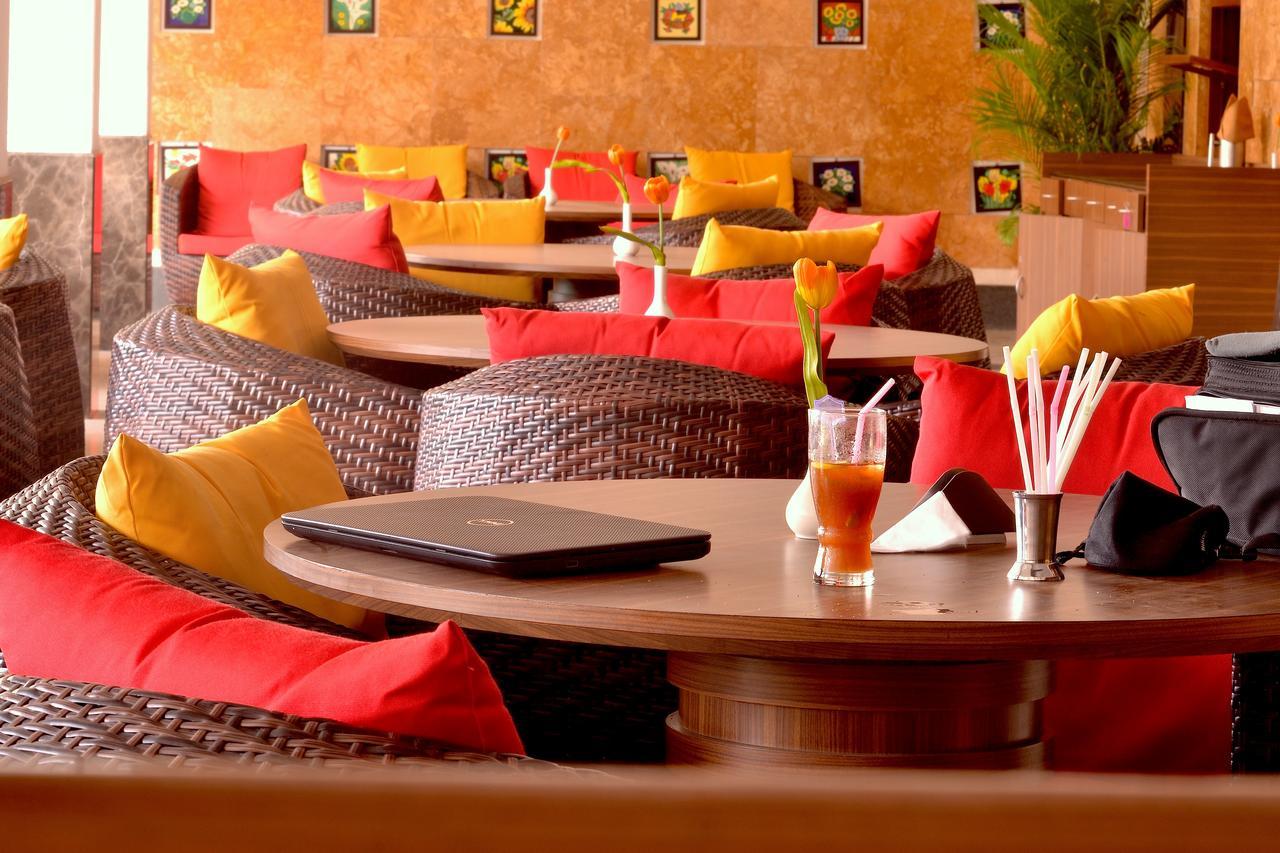 Club Emerald Mumbai Eksteriør bilde