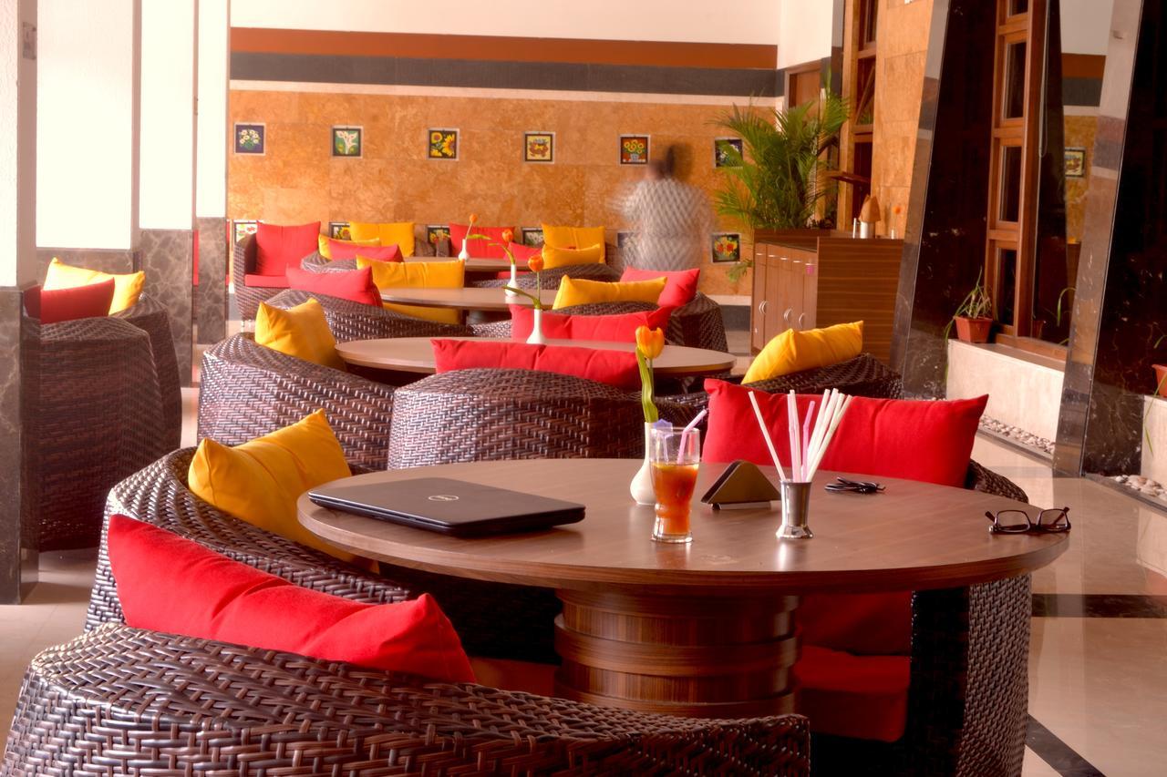 Club Emerald Mumbai Eksteriør bilde